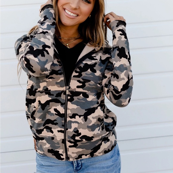 AMPERSAND AVE Tops - NWT Ampersand Ave Zip Up Hoodie